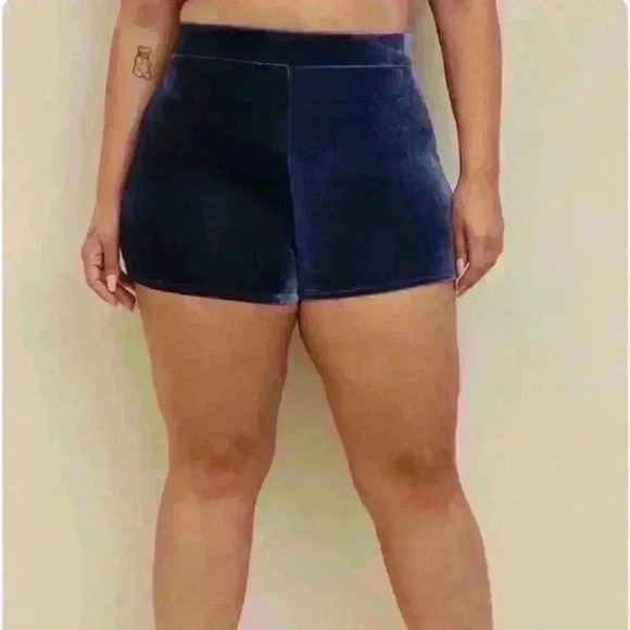 BNWT TORRID VELOUR SHORTY PANTY SHORT - Picture 1 of 5